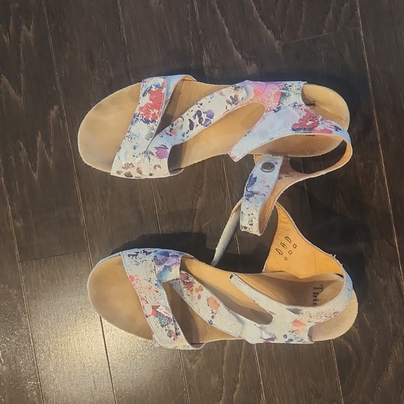 Think! Womens Hook And Loop Sandals White Floral - Picture 2 of 7